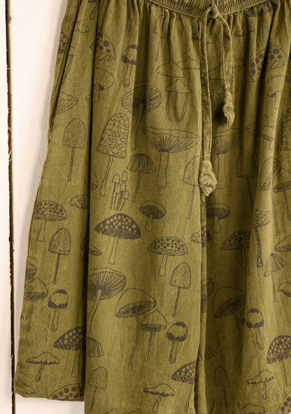 Mushroom Shorts: Maroon(M) / Large/Extra Large(LXL)