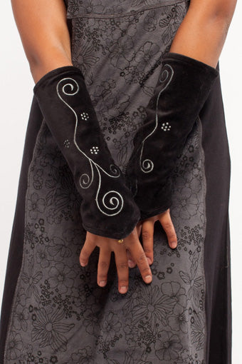 Velvet wrist warmers with Arabesque